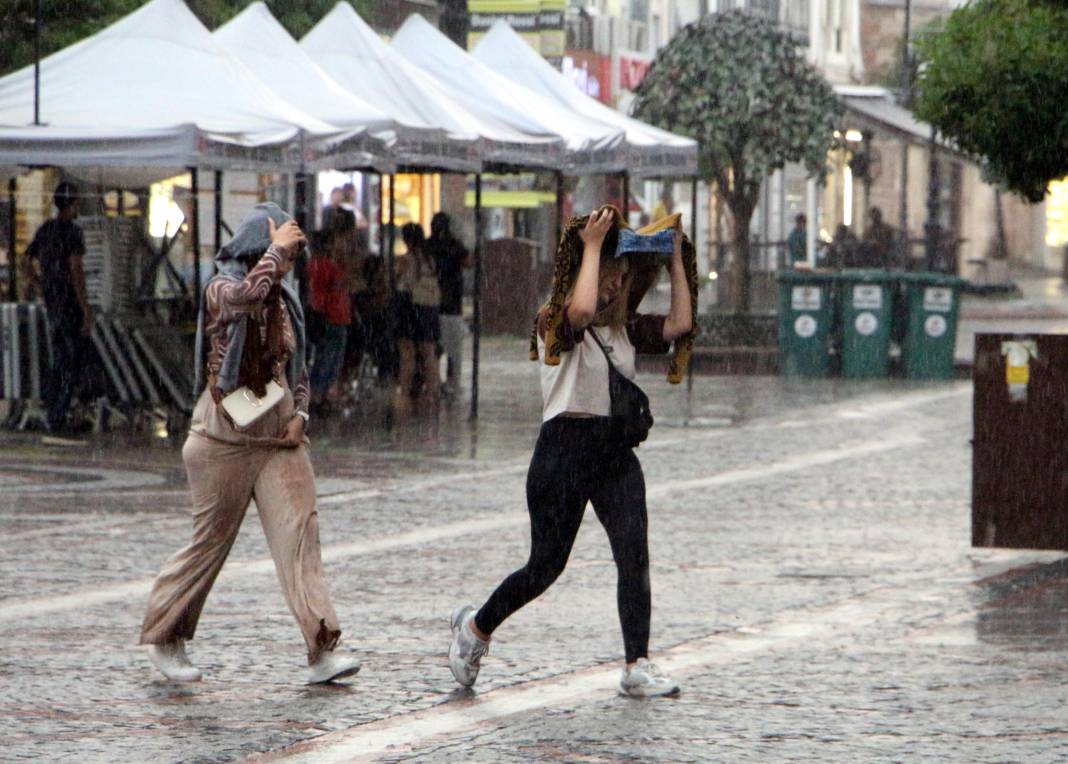 Edirne'de kuvvetli yağış ve gök gürültülü sağanak etkili oldu 7